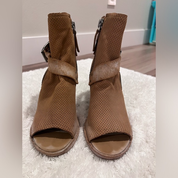 Dolce Vita Sandals/Wedge 6 - Picture 6 of 8